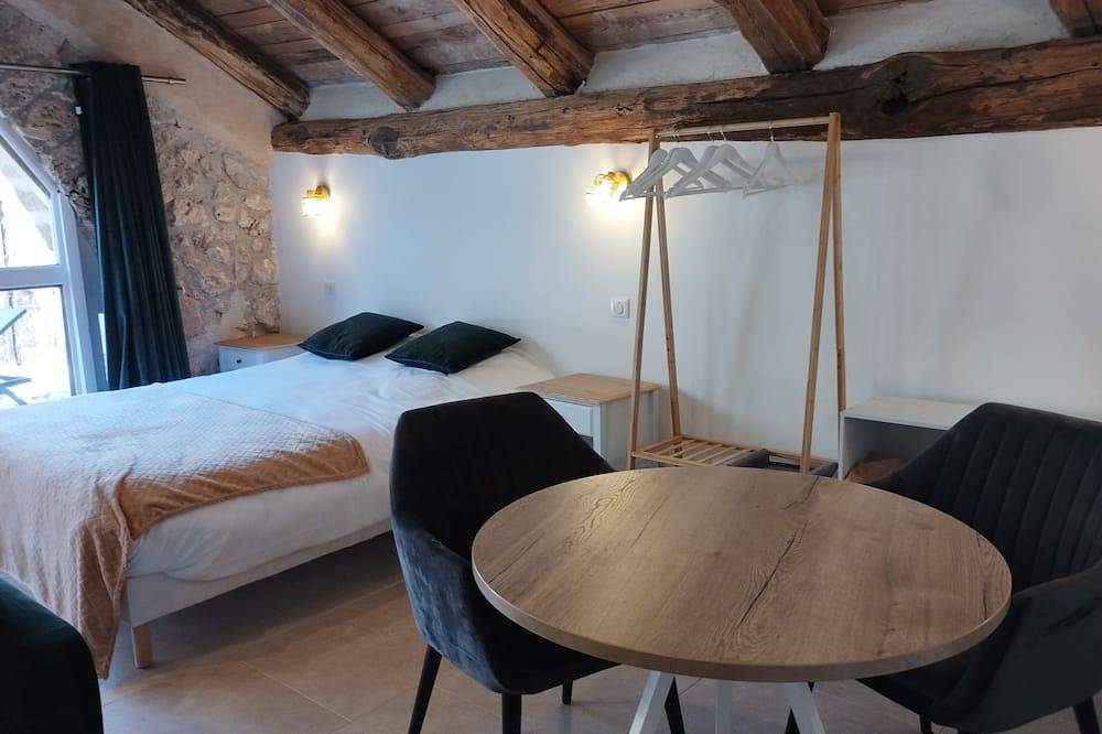 Appartement entier, Domaine de Servières - Gîte le Studio sur site natura 2000 in Le Caylar, Région de Lodève