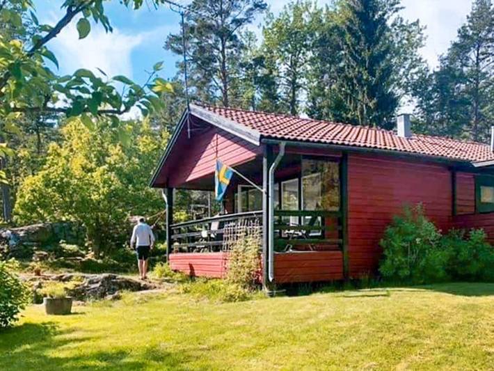 Charmigt hus på ön med gäststuga in Vätö, Svenska Östersjön