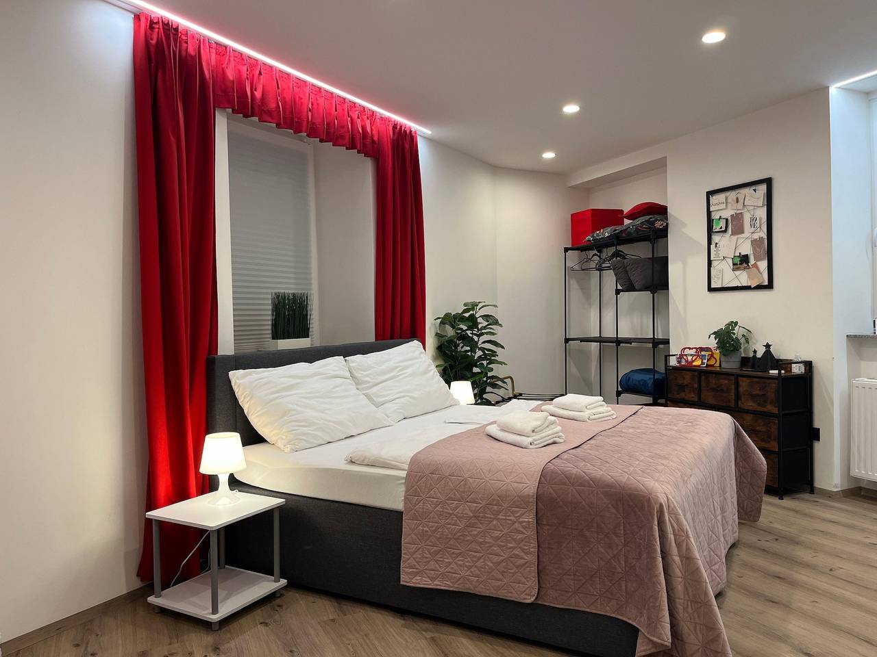 Geheel vakantieappartement, Red Comfort Retreat in Linz, Linz - Wels