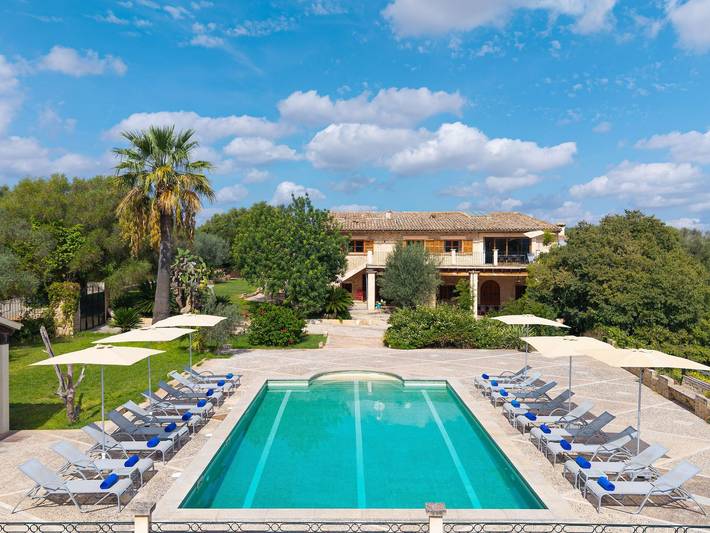 Finca für 26 Personen, mit Terrasse und Garten sowie Pool und Ausblick auf Mallorca