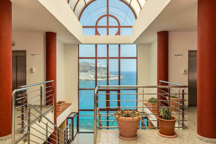 Apartamento entero, Vivienda vacacional Su Eminencia cerca de la playa con vistas al mar y piscina compartida in Playa del Cura, Mogán