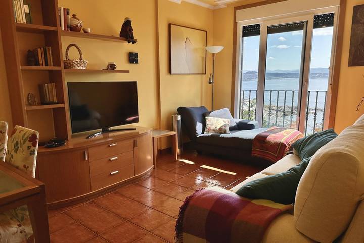 Apartamento para 4 personas, con jardín y vistas al mar en Portonovo