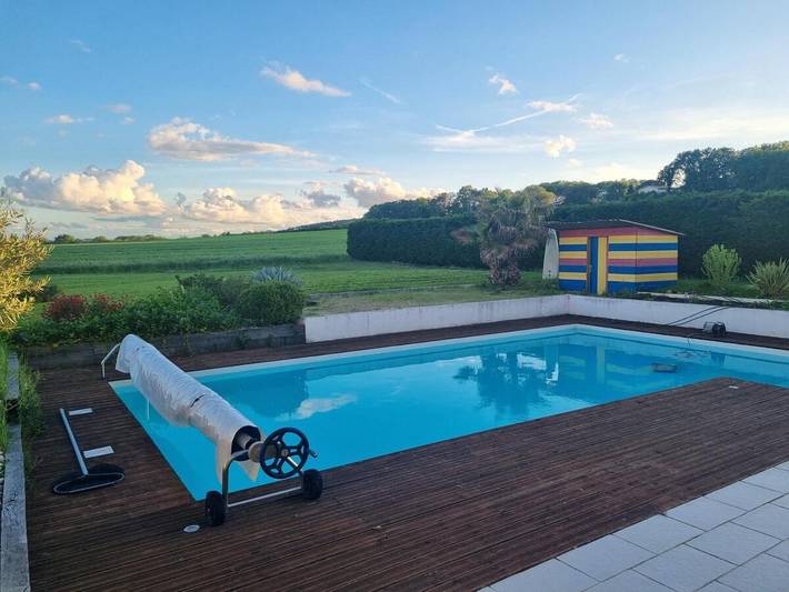 Location de vacances pour 9 personnes, avec Balcon et Terrasse ainsi que Jardin et Piscine à Eaunes