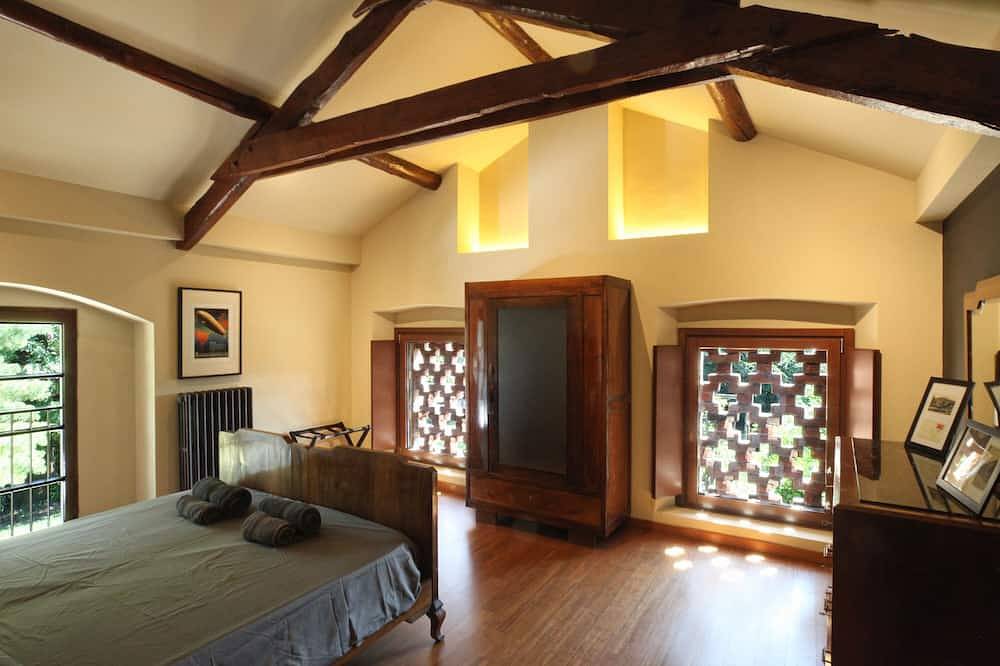 Villa Lucini 1886 \"La Dolcevita,\" Cottage 1. Near Lake Como & Milan. Tank Pool! in Olgiate Molgora, Brianza