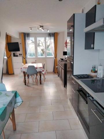 Gîte pour 5 personnes, avec vue et jardin, animaux acceptés à Albert