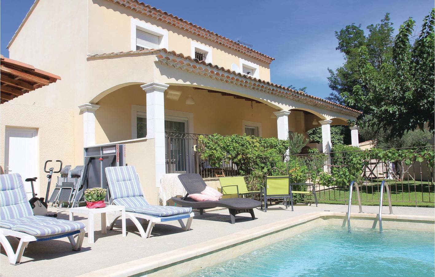 Charmant appartement 2BR avec piscine, parking et jardin - Avignon in Les Angles (Gard), Région de Nîmes