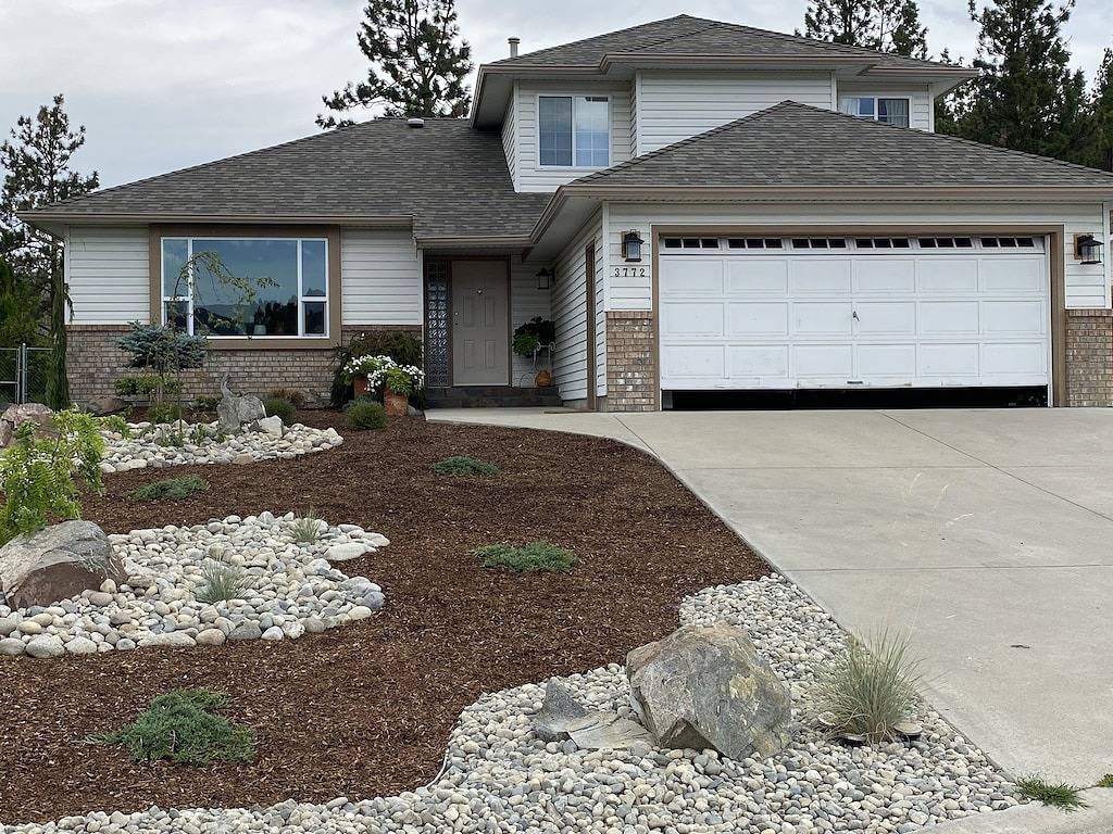 Quiet suite near beach.. Serene setting with patios and space to Bbq in Peachland, Regional District of Central Okanagan