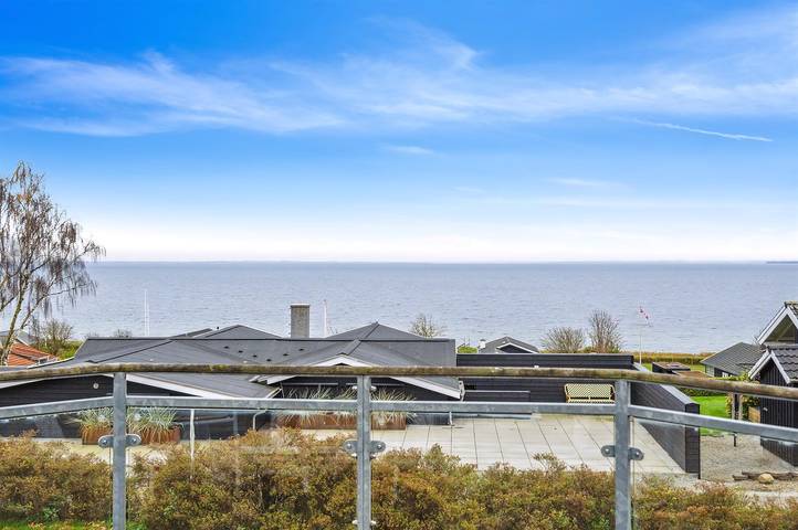 Ferienhaus mit Meerblick für 4 Personen, mit Balkon und Whirlpool sowie Terrasse und Garten in Hadersleben