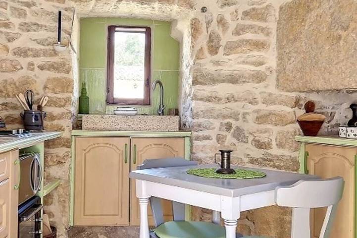 Gîte pour 2 personnes, avec jardin et jacuzzi à Aujols - 4