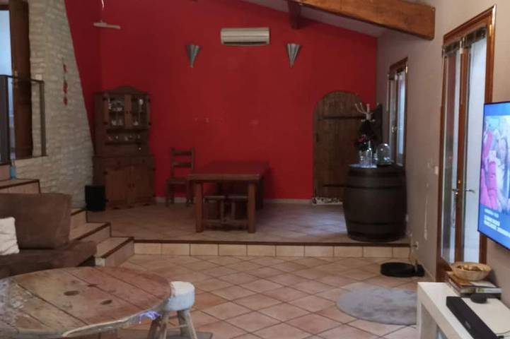 House with small farm and picine between the Luberon and the Alps in Sénas, Arles und Umgebung