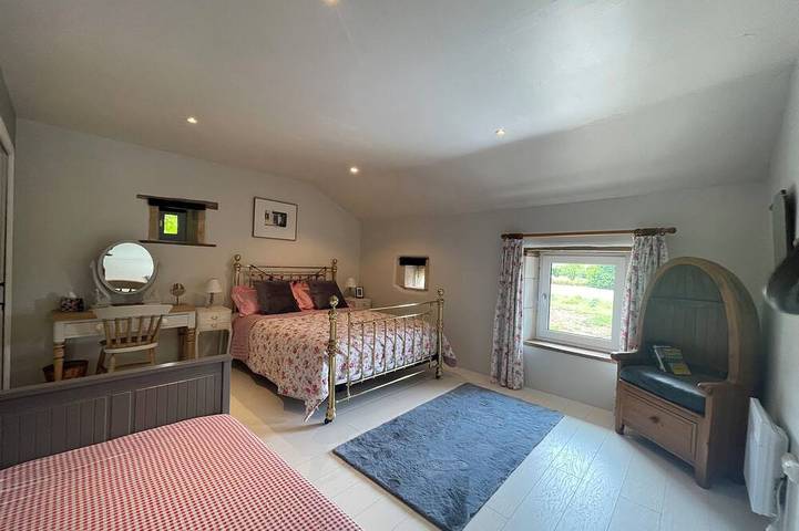 Gîte pour 4 personnes, avec jardin et piscine à Brux - 2