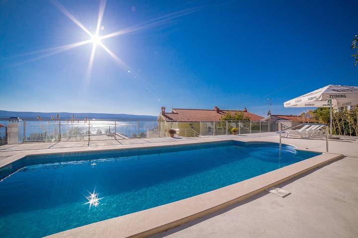 Ferienwohnung für 3 Personen, mit Balkon/Terrasse und Pool in Dalmatien - 2