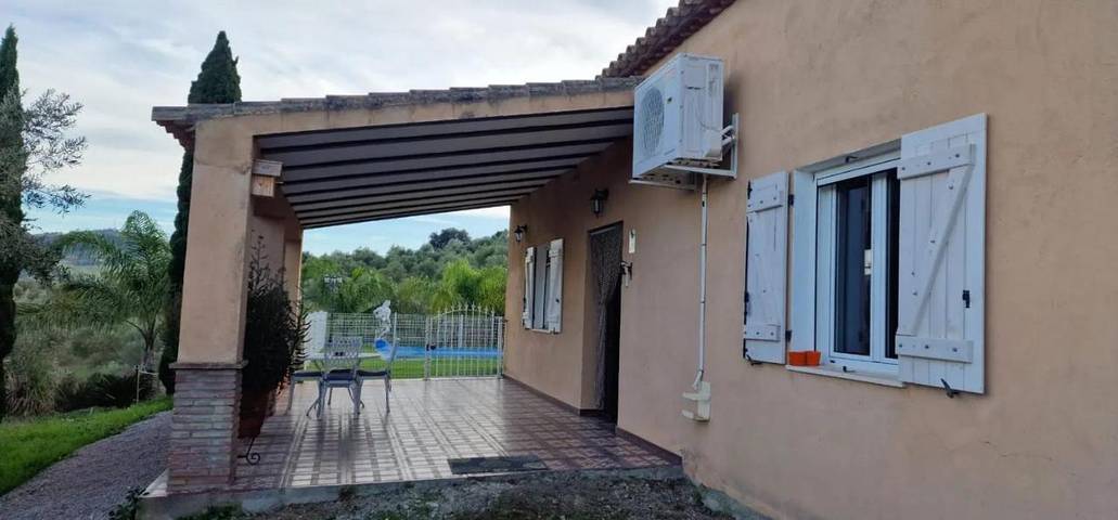 Location de vacances pour 8 personnes, avec piscine ainsi que jardin et terrasse à Pruna - 3