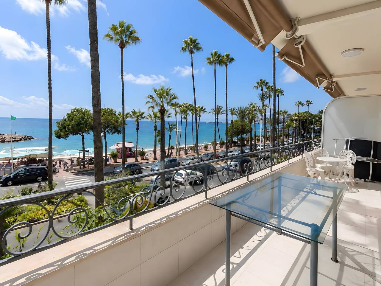Entire apartment, "Sea View on La Croisette" Apartment with Balcony and Wi-Fi in Cannes, Mediterranean Coast (France)