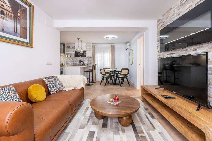 Appartamento intero, Casa al Andalus: Elegante, Serena e Raffinata Dimora in Centro con WiFi e aria condizionata! in Granada, Provincia di Granada
