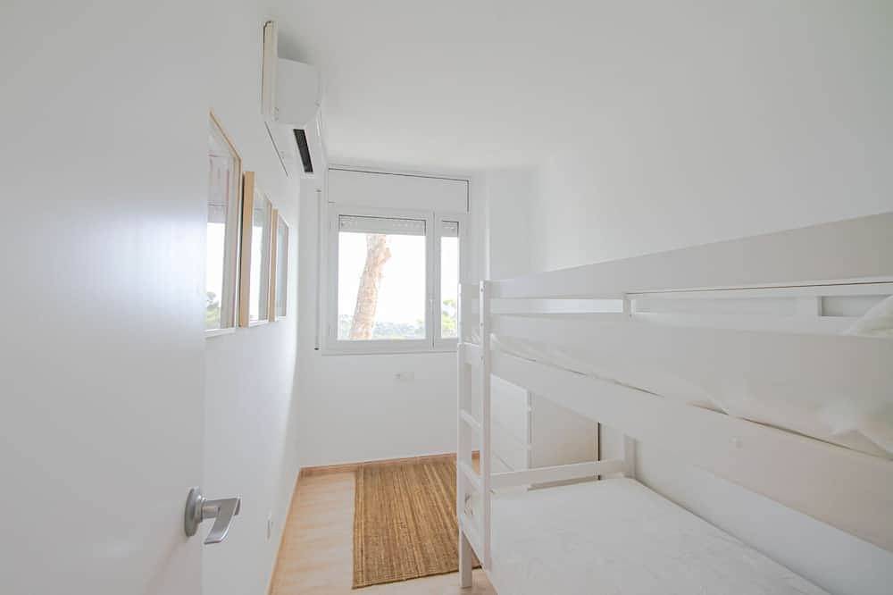 Entire apartment, Club Villamar - Modern apartment with 3 bedrooms and a pool, 1000 meters from the beach, located ... in Platja d'Aro, Costa Brava