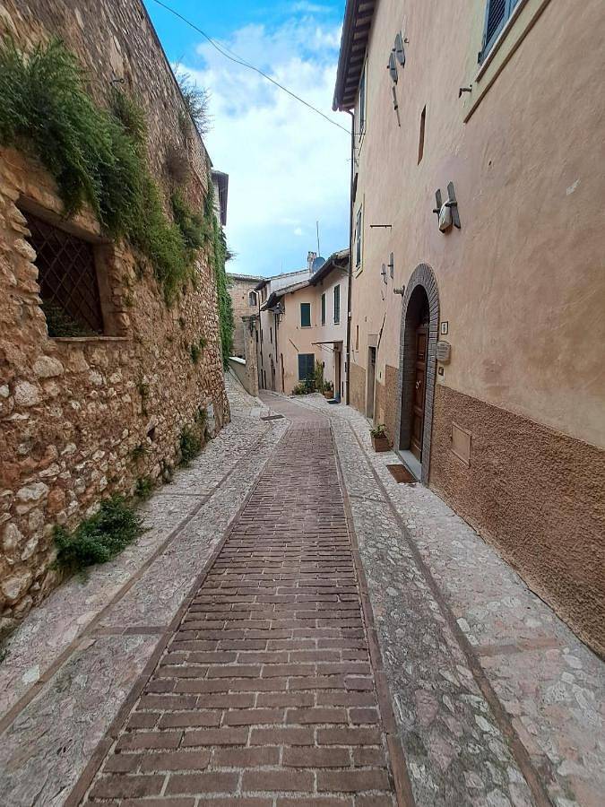 Appartamento per 5 persone, con piscina e panorama in Trevi