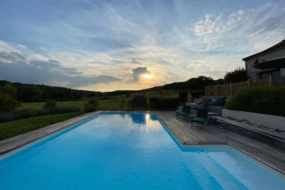 Luxury Dordogne Farmhouse - Private Swimmingpool, Parking, Views, Starlink in La Sauvetat-sur-Lède, Région de Villeneuve-sur-Lot