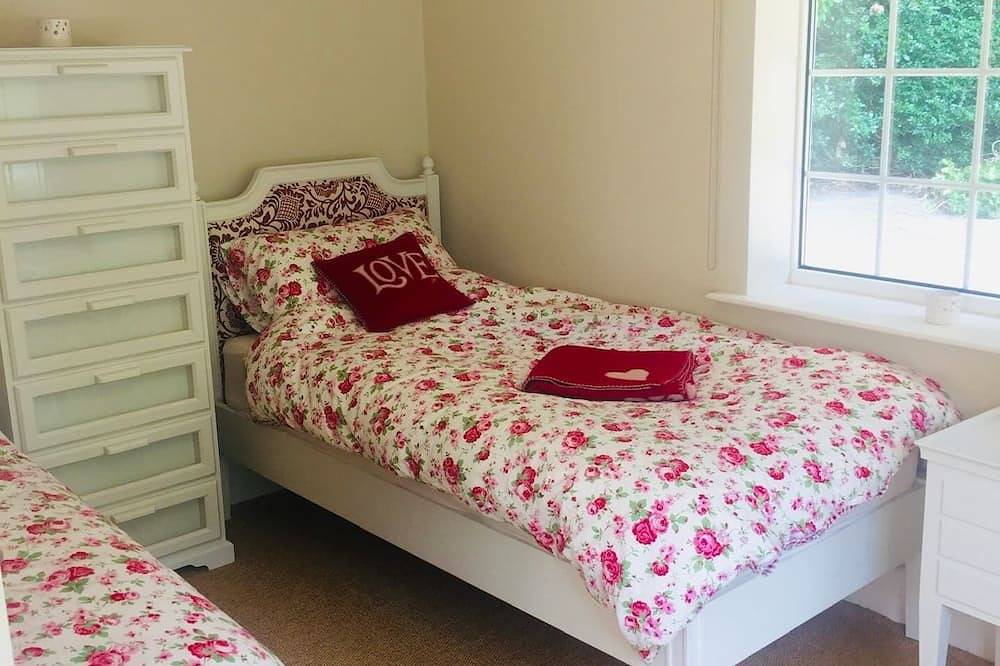 Chadham Pines Lodge & Cottage - Pool & Sauna in Poole, South West England