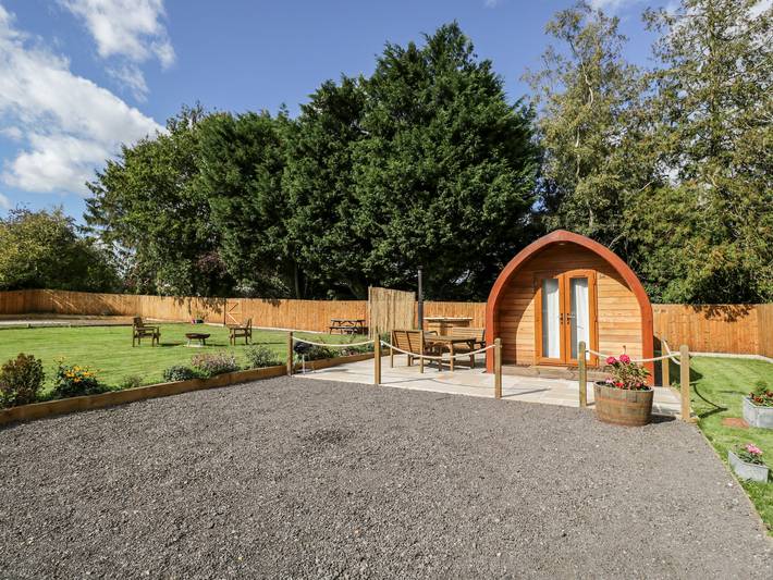 Hut for 4 people, with garden - 1