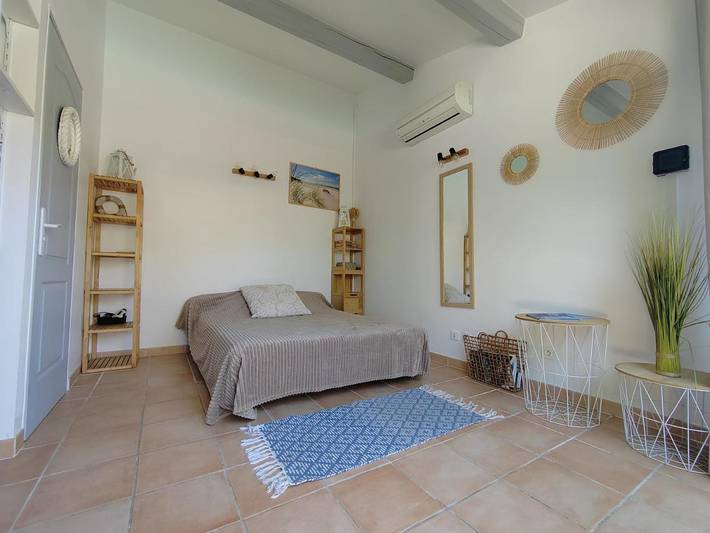 Location de vacances pour 8 personnes, avec vue ainsi que piscine et jardin à La Crau - 3