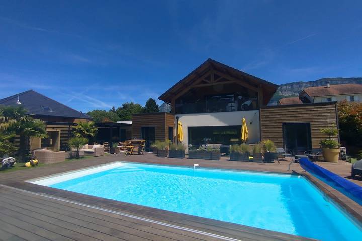 Villa pour 6 personnes, avec piscine et jacuzzi ainsi que sauna et terrasse en Savoie