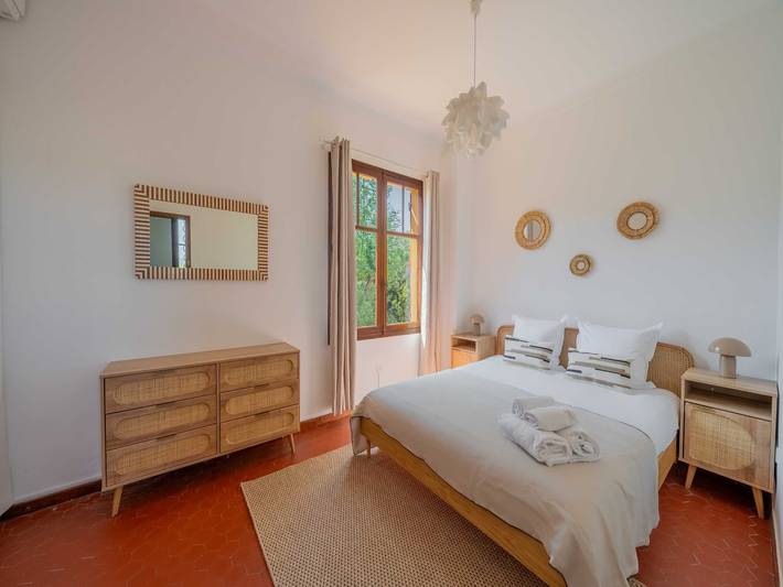 Gîte pour 7 personnes, avec terrasse et jardin, adapté aux familles dans Plage de la Bouillabaisse - 3