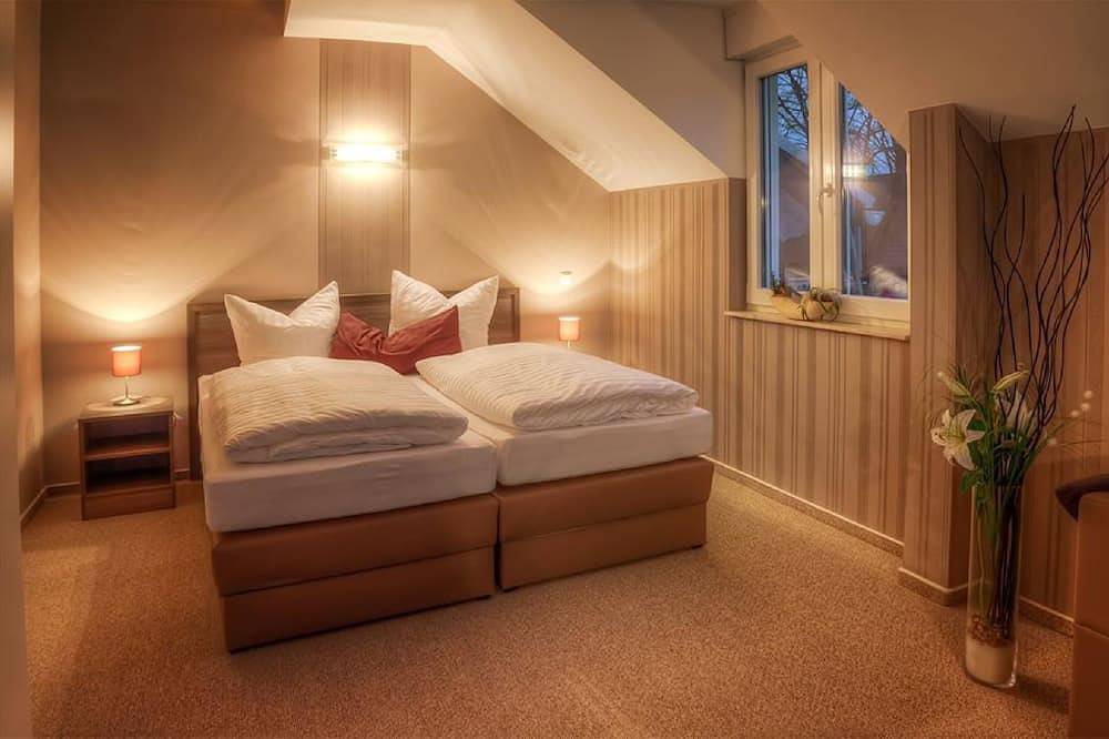 Ganze Wohnung, Doppel-/Zweibettzimmer mit Bad und Gartenblick in Weisen, Prignitz