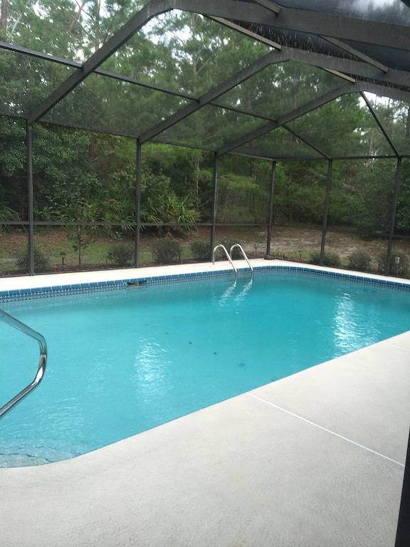 Vacation rental for 7 people, with yard in Spring Hill