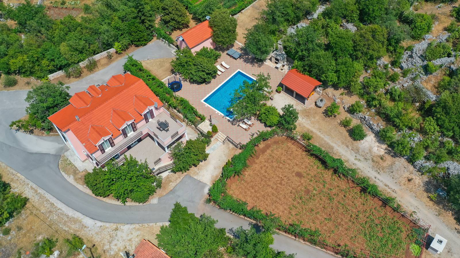 Villa Stipe - Makarska by Villas Guide in Bjelovar-Bilogora