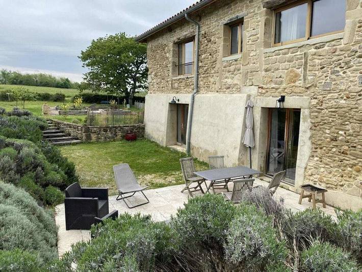 Location de vacances pour 4 personnes, avec Terrasse ainsi que Jardin et Piscine à Saint-Lattier