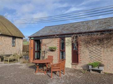 Holiday Rental for 3 People in West Dorset Heritage Coast, South West England, Photo 1