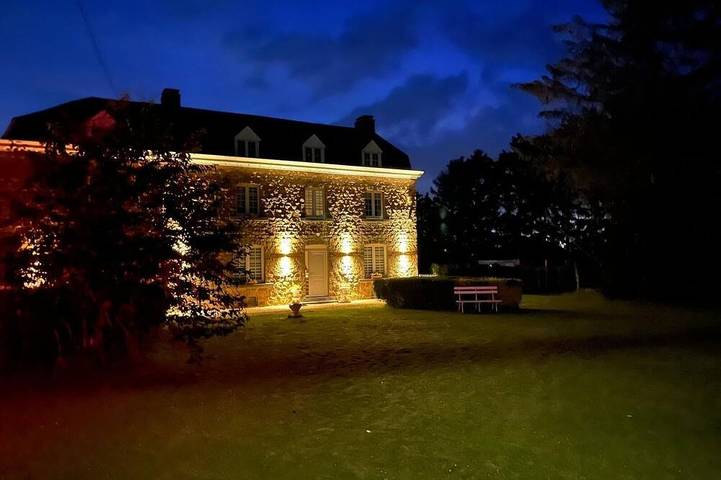 Location de vacances pour 9 personnes, avec jardin ainsi que jacuzzi et sauna à Ohey