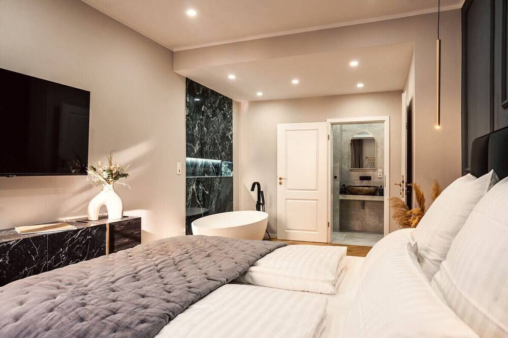 Ganze Wohnung, New Luxus Suite | Two Kingbeds | Netflix | Center in Augsburg-Innenstadt, Augsburg