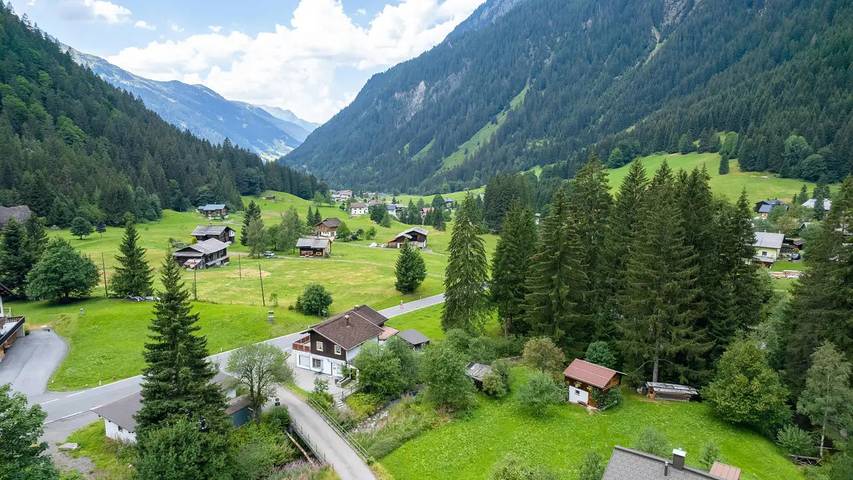 Gîte pour 8 personnes, avec jardin dans Partenen - 4