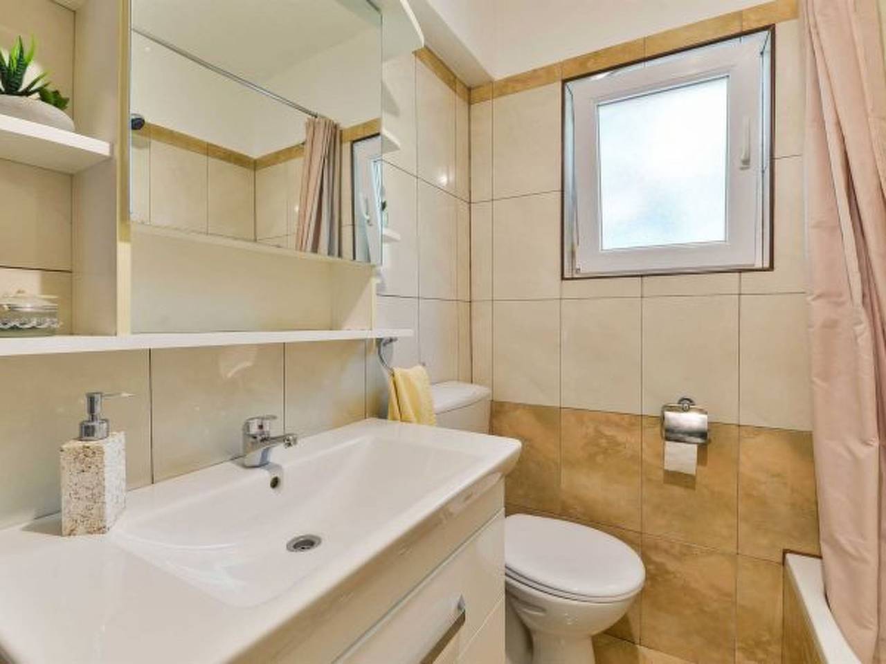 Gemütliche 2-Zimmer-Wohnung mit Terrasse, nahe dem Stadtzentrum von Benkovac in Benkovac, Grad Benkovac