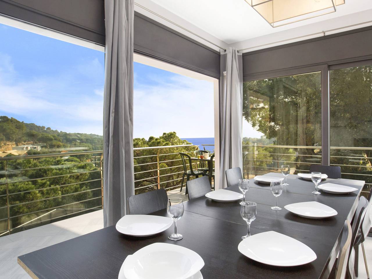Modernes Haus mit privatem Pool und Bergblick, nahe Strand Costa Brava, Haustiere erlaubt in Font de Sant Llorenç, Lloret de Mar