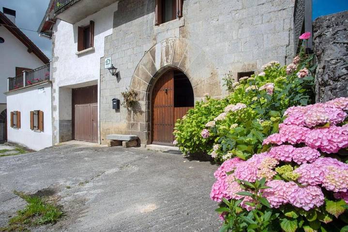 Apartamento para 6 personas, con Balcón y Terraza además de Jardín y Vistas en Selva de Irati