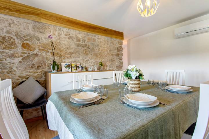 Holiday Home 'Casa Do Pião - Turismo Rural' with Mountain View, Wi-Fi and Air Conditioning in Leiria District