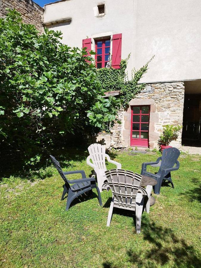 Gîte pour 4 personnes, avec Terrasse ainsi que Jardin et Vue à Monestiés