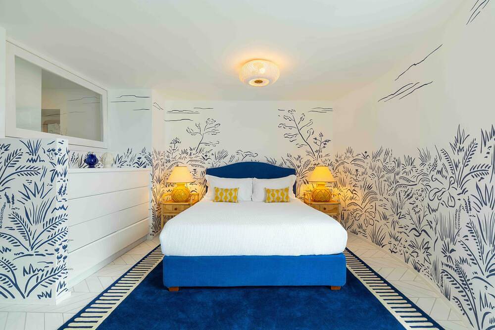 Tenuta Saracena Capri, private beach access & panoramic views in Marina Piccola (Capri), Capri