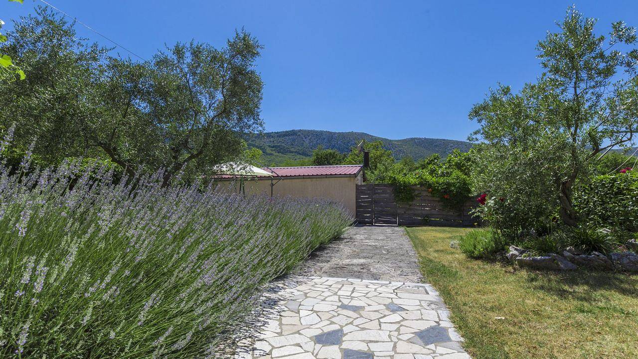 Geheel vakantieappartement, Vakantieappartement voor 4 personen met terras in Tribalj, Primorje-Gorski Kotar