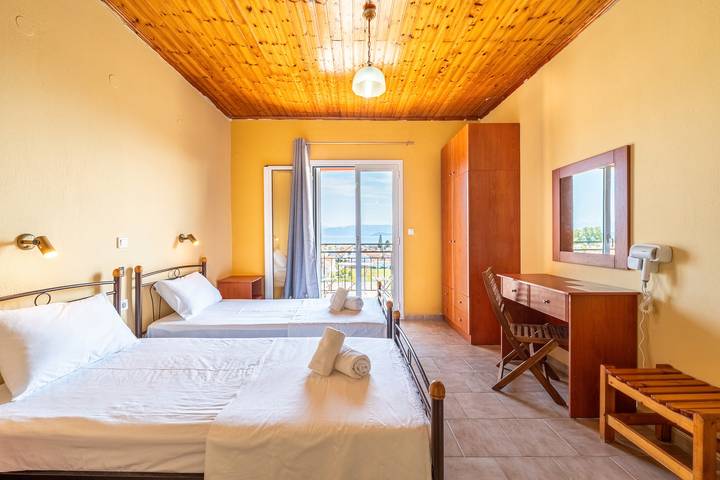 Gîte pour 2 personnes, avec balcon et jardin dans Kavos - 3