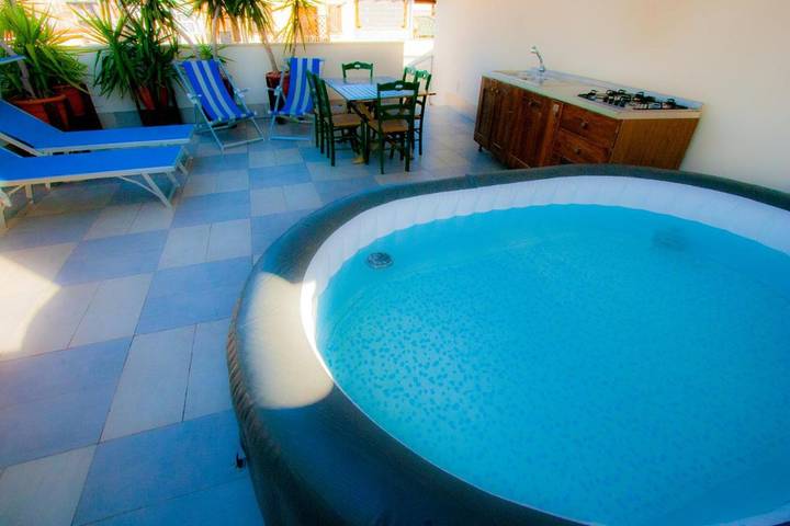 Apartament wakacyjny dla 6 osób, z jacuzzi i taras oraz basen, zwierzęta dozwolone w Ladispoli