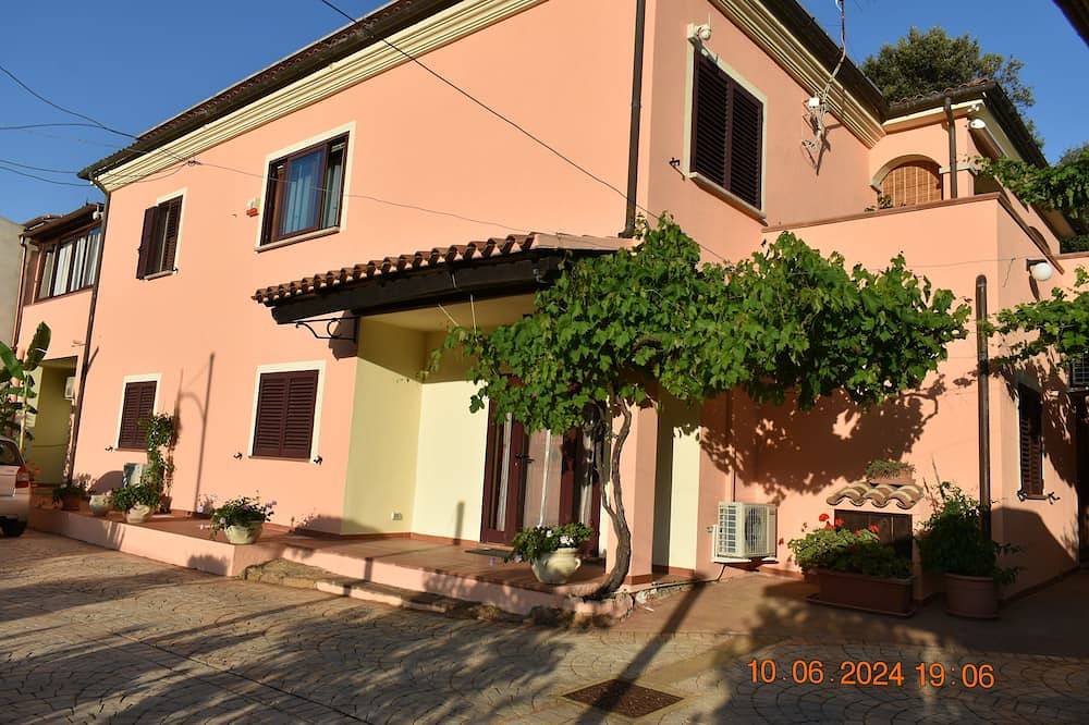 Ganze Wohnung, Geräumiges Einfamilienhaus, ideal für einen Urlaub in San Pantaleo in San Pantaleo, Olbia