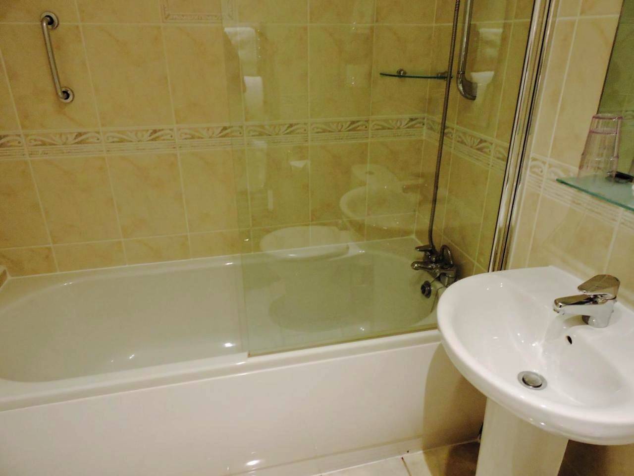 Deluxe Double Room with Shower in Glenridding, Lake District