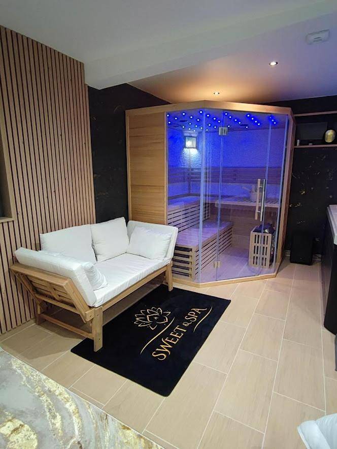 Maison d’hôte pour 2 personnes, avec terrasse et sauna ainsi que jardin et jacuzzi dans Val-d'Oise - 4