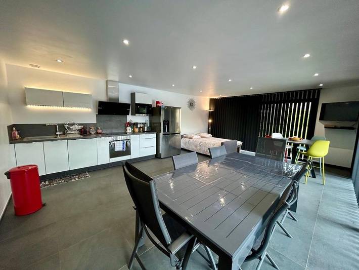 Gîte pour 2 personnes, avec terrasse ainsi que piscine et jardin dans Chamarandes-Choignes - 2