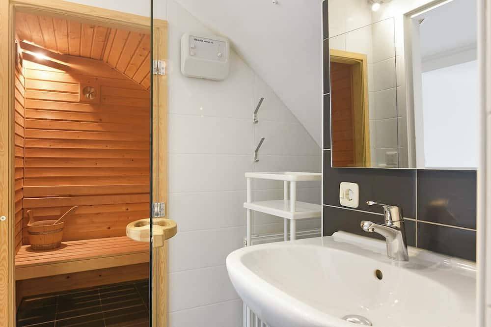 Luxury 12-person bungalow in Drenthe
