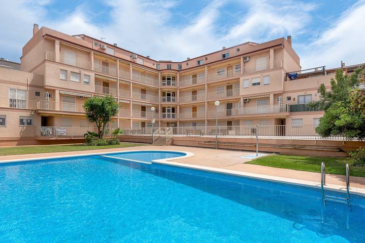 Ganze Wohnung, Ferienwohnung 'Amplio Canet' mit Gemeinschaftspool, Wlan und Klimaanlage in Canet d'En Berenguer, Costa de Valencia